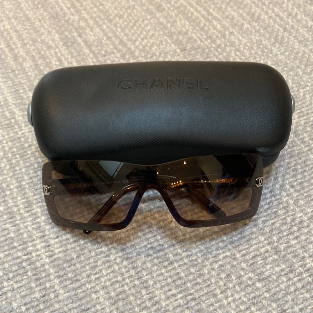 Chanel 5067 Brown Sunglasses with Case and dust bag!